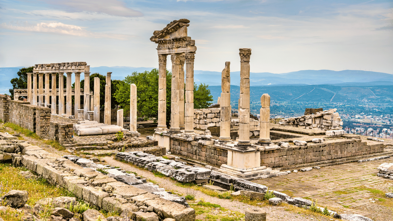 Traianus Tapınağı: Pergamon’un Görkemli Tarihi ve İhtişamı